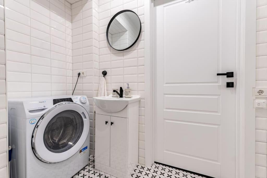 Modern Flat In Old Town Kaunas - Free Parking & Self Check-In Ngoại thất bức ảnh